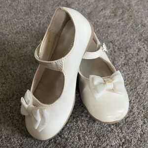 White patent girls Mary Jane dress shoes